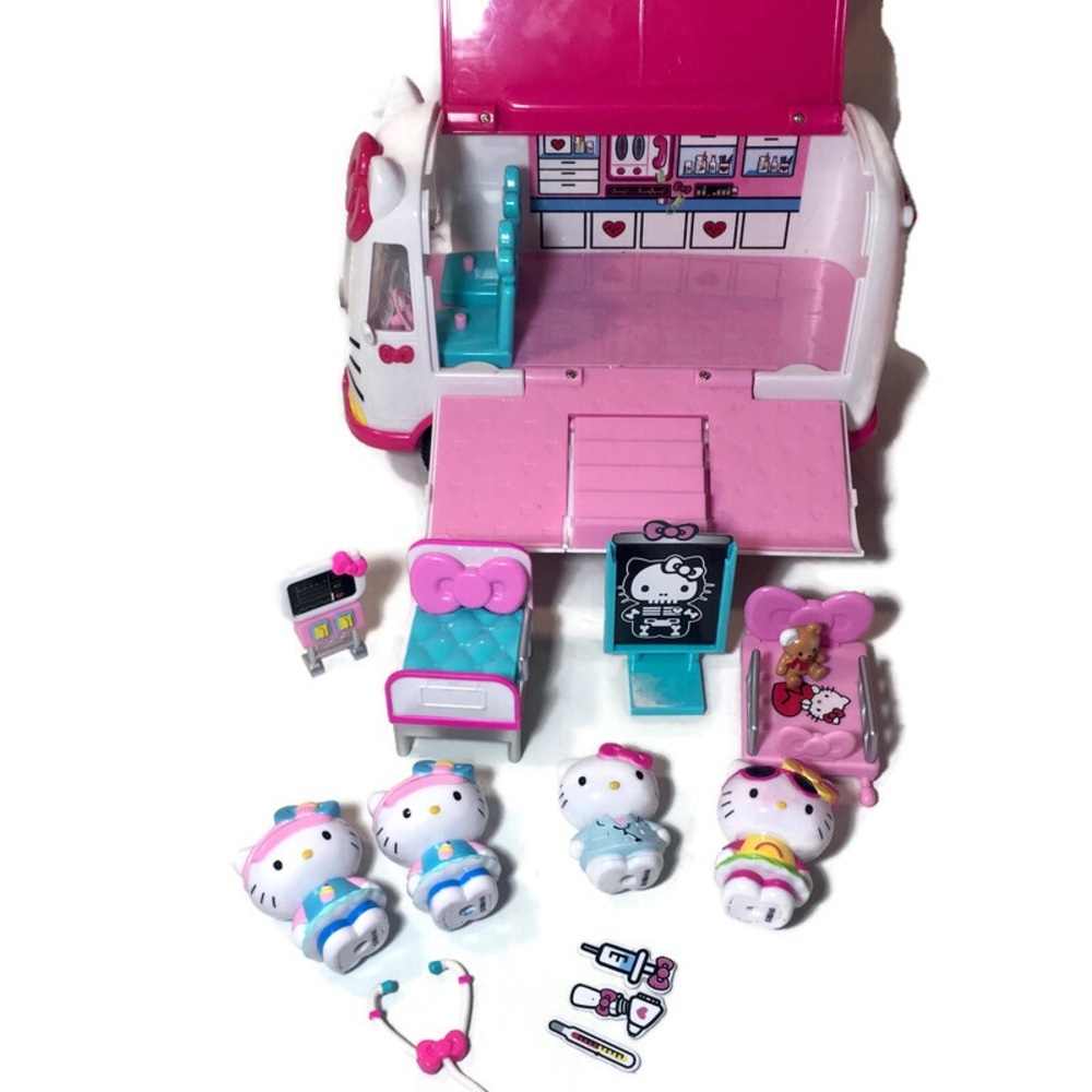 Hello Kitty Sanrio Mobile Veterinary Clinic Vet Van Bus With Figures 2014
